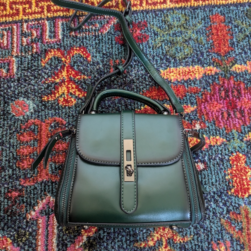 Elegant Green Vegan Leather Crossbody Bag